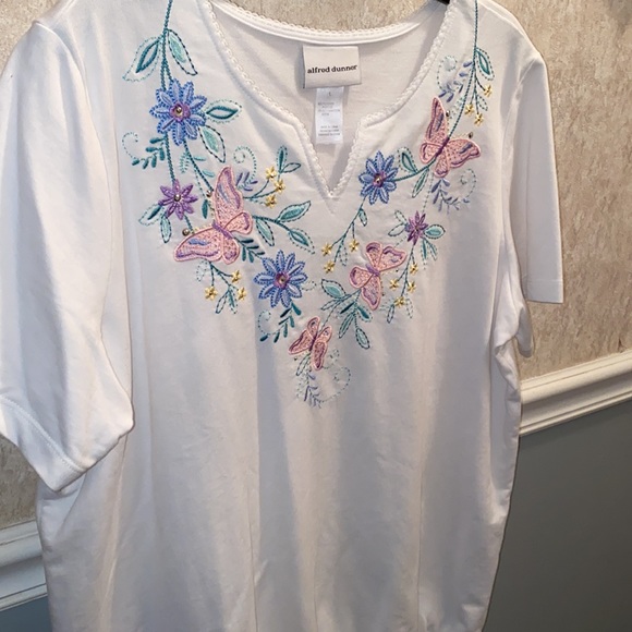Beautiful Alfred Dunner Blouse with Embroidered Neckline Size L - Picture 7 of 11